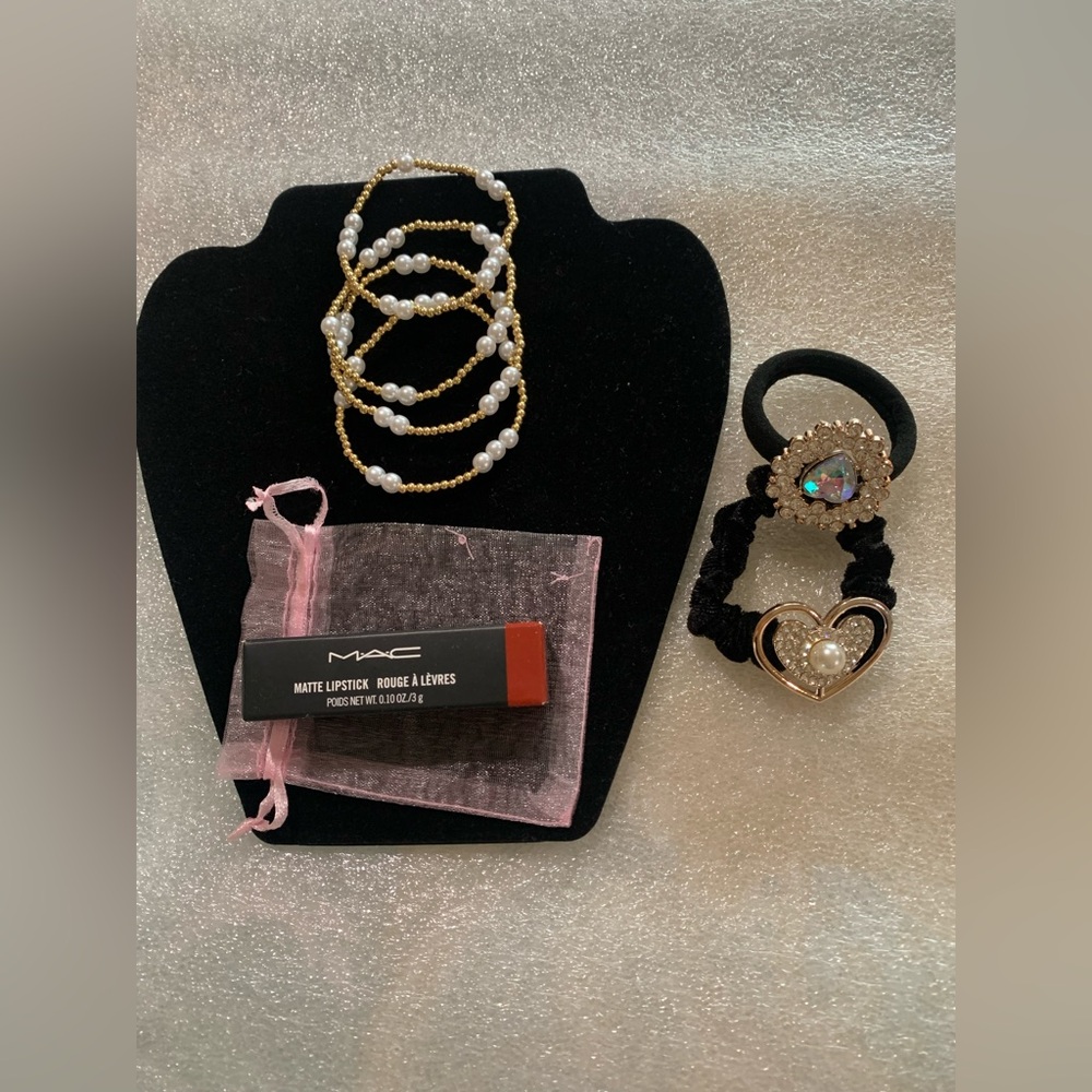 Brand new MAC Cosmetics Matte Lipstick in CHILI & accessories